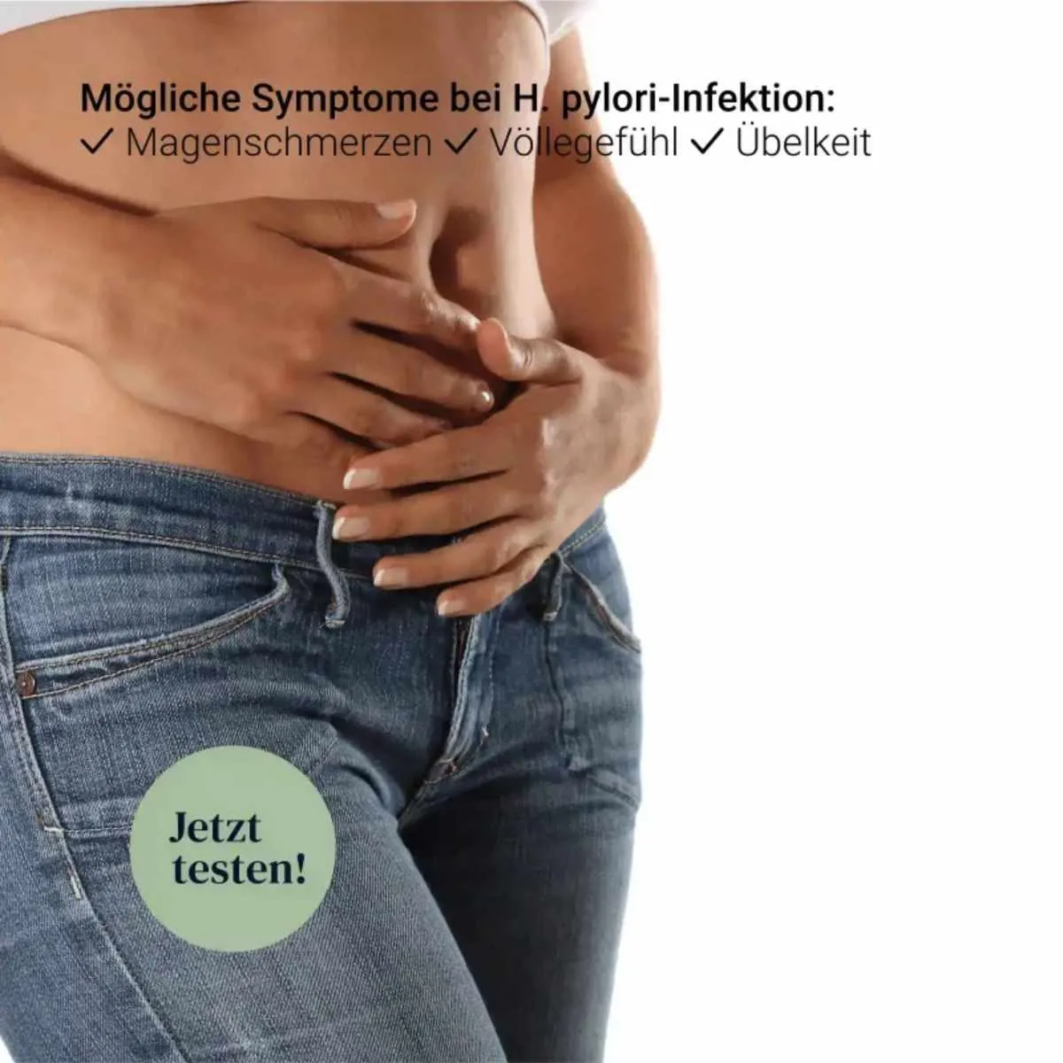 Frau hält sich den Bauch – mögliche Anzeichen einer Helicobacter-pylori-Infektion wie Magenschmerzen, Völlegefühl und Übelkeit