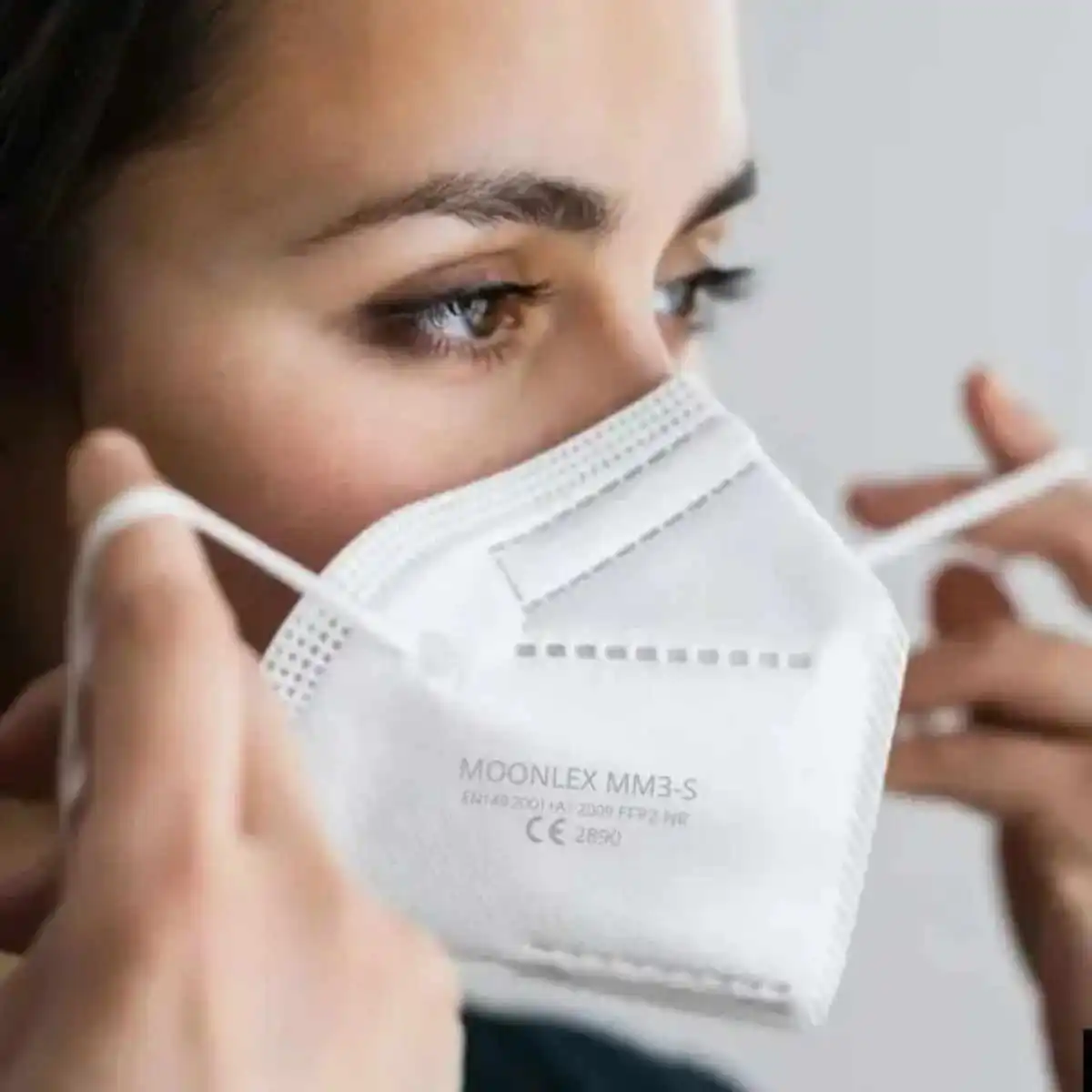 MOONLEX FFP2 Maske weiß mit komfortablen Ohrschlaufen und flexiblem Nasenbügel