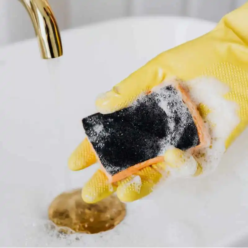 Reinigungsmittel für Praxis und Klinik – professionelle Reinigung von Flächen und Sanitärbereichen